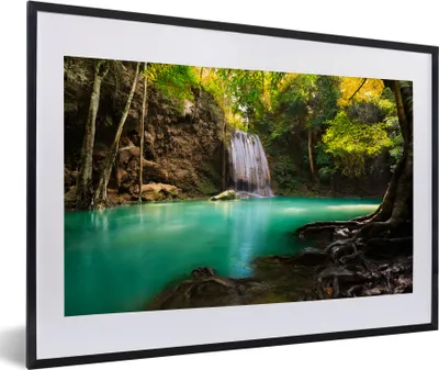 Produktbild von MuchoWow® MuchoWow® Gerahmtes Poster Sonnenlicht an einem Wasserfall im Erawan-Nationalpark, Thailand 60x40 cm - Poster mit zchwarzem Bilderrahmen - Schlafzimmer - Plakat in Rahmen - Drucken