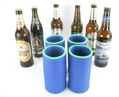 Zdjęcie produktu dla Zestaw 4 izolowanych termicznie pokrowców z neoprenu do butelek o pojemności 0,5 litra, w kolorze niebieskim