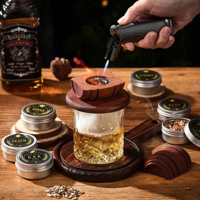 Produktbild von Whisky-Räucherset - 6 Geschmacksrichtungen Holzspäne, 2 Gläser, 2 Eisballformen - Cocktail-Räucherinfusionsset für Old Fashioned Drinks - Tolles Geburtstagsgeschenk für Männer und Väter