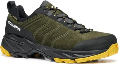 Wanderschuhe "Rush Trail GTX" von Scarpa in Olivgrün mit gelben Akzenten und rutschfester Sohle.