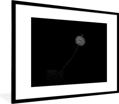 Produktbild von MuchoWow® Gerahmtes Poster Blumen - Löwenzahn - Samen - Schwarz - Weiß 80x60 cm - Poster mit Schwarzem Bilderrahmen Wandposter Rahmen Foto Bilder - Schlafzimmer-Dekorationen - Fotoposter