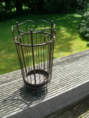 Produktbild von Verzierter Schirmständer Schirmablage Landhaus Eisen massiv 46 cm