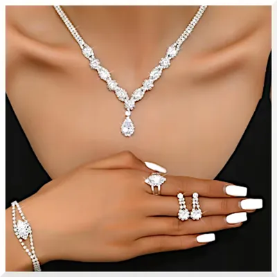 Produktbild von Damen Schmuckset 4-teilig Kette, Ohrringe, Armband und Ring - Silber mit Zirkonia
