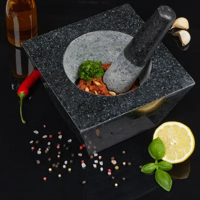 Produktbild von relaxdays Čtvercový hmoždíř s tloučkem ze žuly