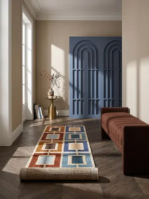 Teppich Multicolor-Blau Läufer Editorial Interior als Designobjekt drapiert hochwertige Wohnaccessoires_#sku_SAF503119376496#