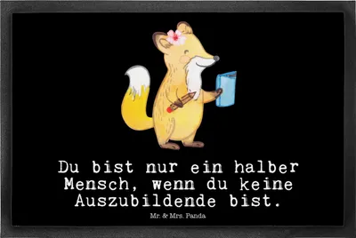 Produktbild von Mr. & Mrs. Panda Fußabtreter Auszubildende Herz 40 x 60 cm - Schwarz - Geschenk, Lustig, Fussmatte, Schmutzmatte, Spruch, Abschlussprüfung, Witzig, fußmatte