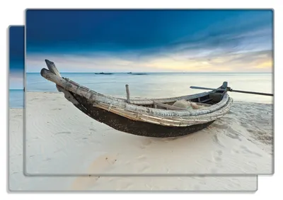 Produktbild von Wallario Frühstücksbrettchen 2er Set aus Glas, je 20 x 30 cm, mit rutschfesten Füßen, Motiv Fischerboot am Strand mit Sonnenuntergang