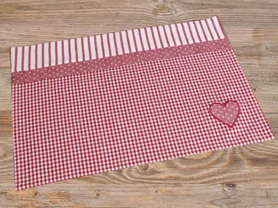 Produktbild von Tischset Landhaus Premium LINA Stoffmix & Herz rot 33x48 cm