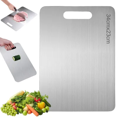 Produktbild von 1 Schneidebrett aus Edelstahl (34 x 23 cm), Titan-Schneidebrett, für den professionellen und privaten Gebrauch, hygienisch und messerschonend, ideal für Fleisch, Gemüse und Obst.