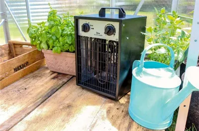 Obrázek produktu pro Elektrické topení Vitavia Carinae do skleníku 3000 W hranaté