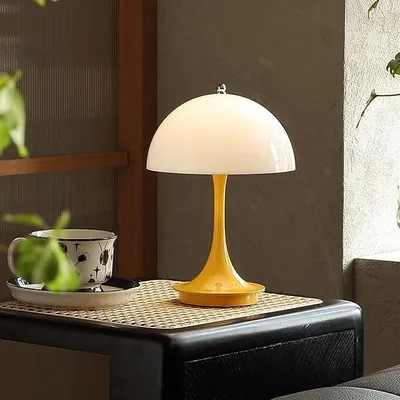 Produktbild von Led Pilz kleine Tischlampe, Drei Farben Touch Nachtlicht, Atmosphäre Schreibtischlampe für Nachttisch Kaffee Nachbildung (gelb)