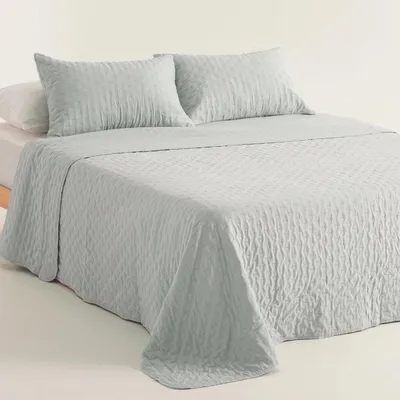 Produktbild von GAMUSI Nara Steppdecke-Set 235 x 270 cm + 2 Kissenbezüge – Himmelblaue, leichte, weiche Überwurfdecke, -