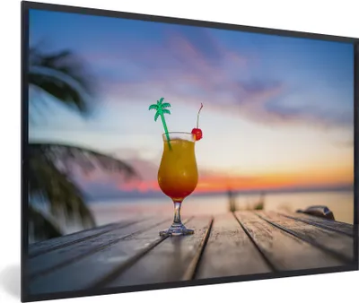 Produktbild von MuchoWow® MuchoWow® Gerahmtes Poster Cocktail bei Sonnenuntergang am Strand 60x40 cm - Poster mit zchwarzem Bilderrahmen - Printing - Wanddeko Schlafzimmer