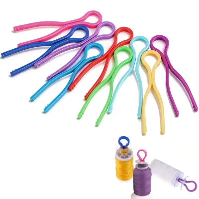 Productafbeelding van Spoelhouder - 180 stuks plastic spoelklemmen voor het vastzetten van draad - naaimesteraccessoire - 9 kleuren