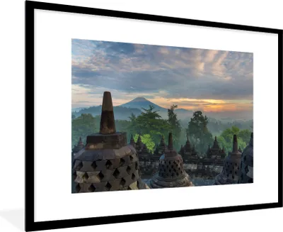 Produktbild von MuchoWow® Gerahmtes Poster Sonnenaufgang am Borobudur-Tempel in Indonesien 90x60 cm - Poster mit Schwarzem Bilderrahmen Wandposter Rahmen Foto Bilder - Wanddekoration - Fotos