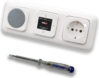 Produktbild von Busch Jäger DAB+ (DAB PLUS) UnterputzRadio 8215U-101 Reflex SI alpinweiß, Set mit Lautsprecher, Abdeckungen, Steckdose mit Kinderschutz, Rahmen + EBROM Phasenprüfer zur Montage der Geräte 8215U
