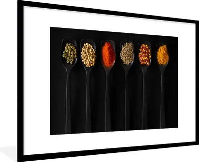 Produktbild von MuchoWow® Gerahmtes Poster Löffel - Gewürze - Schwarz - Gewürze - Rustikal 90x60 cm - Poster mit Schwarzem Bilderrahmen Wandposter Rahmen Foto Bilder - Wanddekoration - Fotos