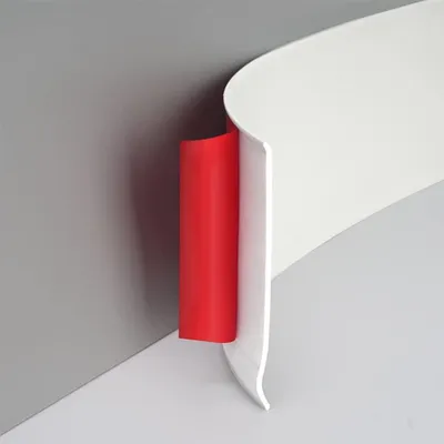 Produktbild von Solidchoice – Selbstklebende, weiße PVC-Fußleisten für eine einfache Installation