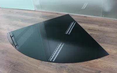 Produktbild von Viertelkreis 120x120cm schwarz - Funkenschutzplatte mit Dichtlippe