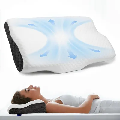 A woman is lying on her back on a bed, using an orthopedic pillow. The pillow is shown both in use and as a separate product image with graphics indicating airflow.