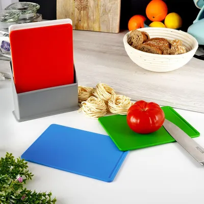 Produktbild von title": "Excellent Houseware Schneidebretter-Set, Kunststoff, bunt, 4er Set, mit Ständer, 20,5 x 15 x 0,5 cm, Spülmaschinenfest, Hitzebeständig bis 70°C, farbkodiert