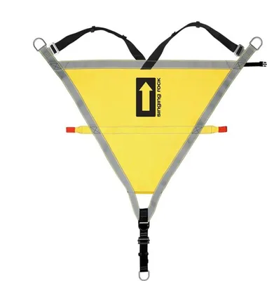 Rettungsdreieck Evacuation Triangle Combi II von singing rock; gelb mit reflektierenden Elementen und Aufdruck.