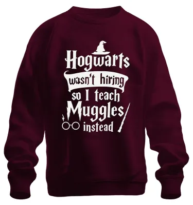 Productafbeelding van Hogwarts is niet op zoek naar tovenaarsleraren afkomstig uit de muggelaarwereld. Halloween kostuum, uni sweatshirt, model pullover, bordeauxrood, maat XL