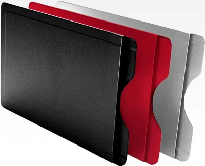 Produktbild von CardTresor Color Kartenhüllen aus Edelstahl, 3er-Set in Rot, Schwarz und Edelstahl, RFID/NFC-Schutz