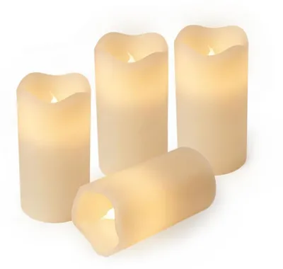 Productafbeelding van LED-kaarsen set van 4, crèmekleurig, met timer, op batterijen, afmetingen 13 x 7 cm. Kunststof stompkaarsen in warmwit met flikkereffect, geschikt voor binnenshuis