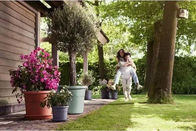 Image de Grandes jardinières en plastique recyclé, vertes, pour l'extérieur
