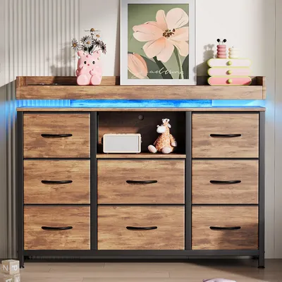 Immagine prodotto di Comodino REMZETTA con 8 cassetti, 108 cm, mobile TV con illuminazione LED, 2 prese di corrente, USB e Type-C, cassetti rivestiti in tessuto, struttura in metallo, colore marrone, adatto per camera da letto e soggiorno