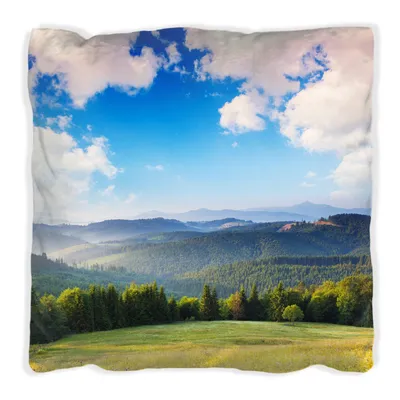 Produktbild von Wallario Premium Kissen, weiche Oberfläche, mit Motiv Berglandschaft im Gebirge unter blauem Himmel, Größe: 60 x 60 cm, mit weißer Rückseite