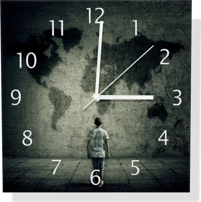 Produktbild von Wallario Design Wanduhr Kleiner Junge vor Weltkarte an grauer Beton-Wand aus Aluverbund, Größe 30 x 30 cm