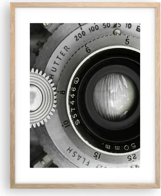 Produktbild von Gerahmtes Poster - Rahmen in heller Eiche - Objektiv Schwarzweiß Vintage - 40x50 cm - Wand Bild - Wanddeko - Wandbilder - Kunstposter - Wandposter - Bilderrahmen - Bilder - P2NPA40x50-4631