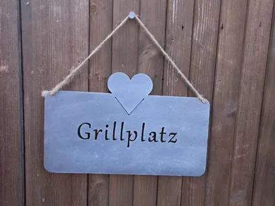 Produktbild von Dekoratives, stabiles Eisenschild GRILLPLATZ 25 x 16 cm grau Geschenk