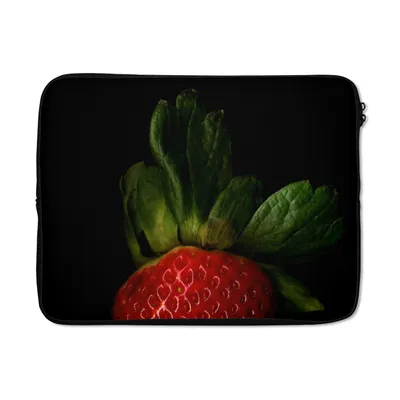 Produktbild von MuchoWow® Laptop Hülle 15 Zoll Erdbeere - Obst - Schwarz Laptoptasche - Laptoptasche - Sleeve - Rundum-Schutz
