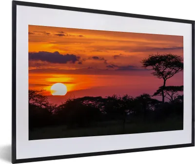 Produktbild von MuchoWow® MuchoWow® Gerahmtes Poster Blick auf den Sonnenuntergang im Serengeti-Nationalpark in Tansania 60x40 cm - Poster mit zchwarzem Bilderrahmen - Schlafzimmer - Plakat in Rahmen - Drucken