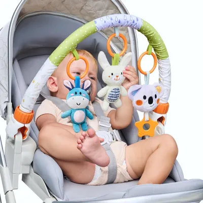 Produktbild von Spielbogen Babyspielzeug Kinderwagen Autositz Spielzeugbogen - Mit Plüschtieren und Rassel - 0 bis 9 Monate - Verstellbare Klemmen