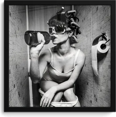 Produktbild von MuchoWow® MuchoWow® Gerahmtes Poster Frau - Toilette - Schwarz - Weiß 40x40 cm - Poster mit zchwarzem Bilderrahmen - Mit Rahmen - Wanddekoration Schlafzimmer