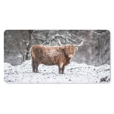 Produktbild von MuchoWow® Schreibtischunterlage Schottischer Highlander - Baum - Schnee 80x40 cm - XXL Mauspad - Gaming Mauspad