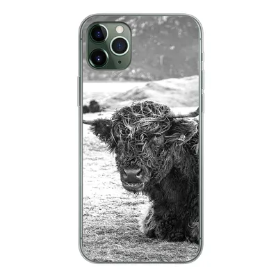 Produktbild von MuchoWow® Handyhülle Schutzhülle Hülle für iPhone 11 Pro Max Schottischer Highlander - Berg - Tiere Silikon Softcase Handy Hülle - Schutz