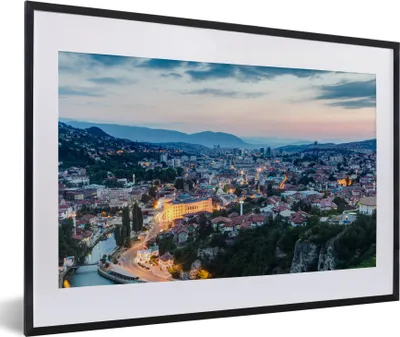 Produktbild von MuchoWow® MuchoWow® Gerahmtes Poster Stadtbild von Sarajevo in Bosnien und Herzegowina 60x40 cm - Poster mit zchwarzem Bilderrahmen - Schlafzimmer - Plakat in Rahmen - Drucken