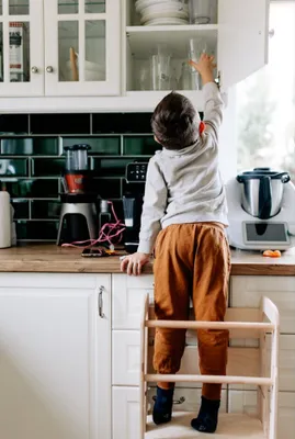 Produktbild von Babylike Montessori Lernturm für Kinder | Learning Tower ab 1 Jahr | Lernstuhl | Tritthocker | Blätter