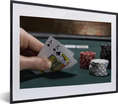 Produktbild von MuchoWow® MuchoWow® Gerahmtes Poster Nahaufnahme eines Pokerspiels 40x30 cm - Poster mit zchwarzem Bilderrahmen - Bilderrahmen - Poster im Rahmen