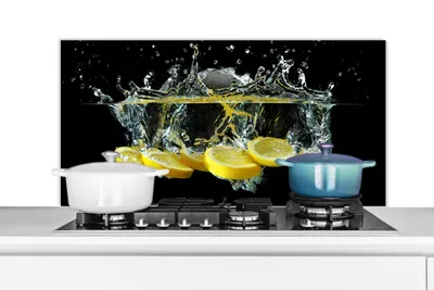 Produktbild von KitchenYeah®  Spritzschutz Küche - Küchenrückwand - Wandschutz für Herd und Spüle - Zitrone - Frucht - Gelb - Stilleben - Wasser 100x50 - Alu-Dibond (Alternative zum Spritzschutz aus Glas) - Hitzebest