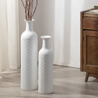 Produktbild von Ibenzoa® Bodenvasen-Set (2) – weiße Metall‑Bodenvasen, 70 cm, große dekorative Vasen mit Retro‑Kleeblattmuster für Wohnzimmer & Flur