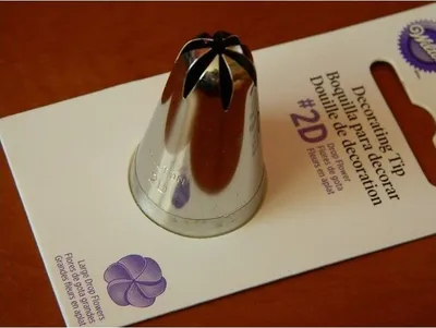 Produktbild von Wilton Decorating Tip #2D Dropflower Carded