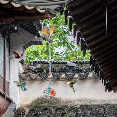 Produktbild von Nektarspender für Kolibris – Dekoratives Windspiel mit Futterstation für Garten, Balkon und Terrasse