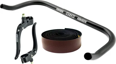 Produktbild von Bullhorn Fixie Lenker – 440mm, Schwarz, inkl. Bremshebel & braunem Lenkerband