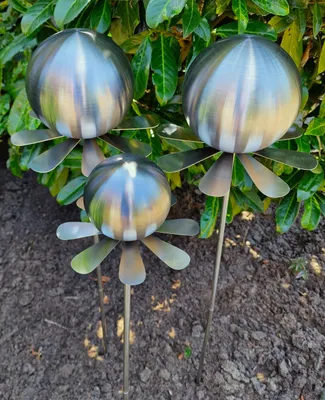 Produktbild von Blütenzauber Rotterdam Rosenkugel 15/15/10 cm Edelstahl schwarz matt gebürstet Gartenstecker mit Stab 80 cm